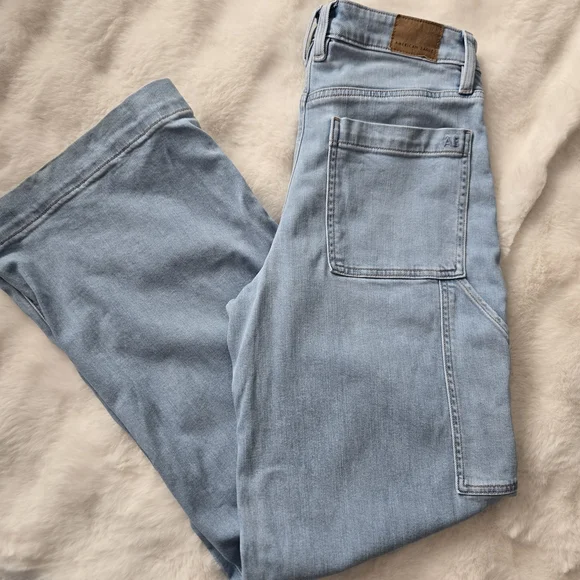 American Eagle Super High Rise Baggy Wide Leg Light Wash Jeans - Picture 7 of 9